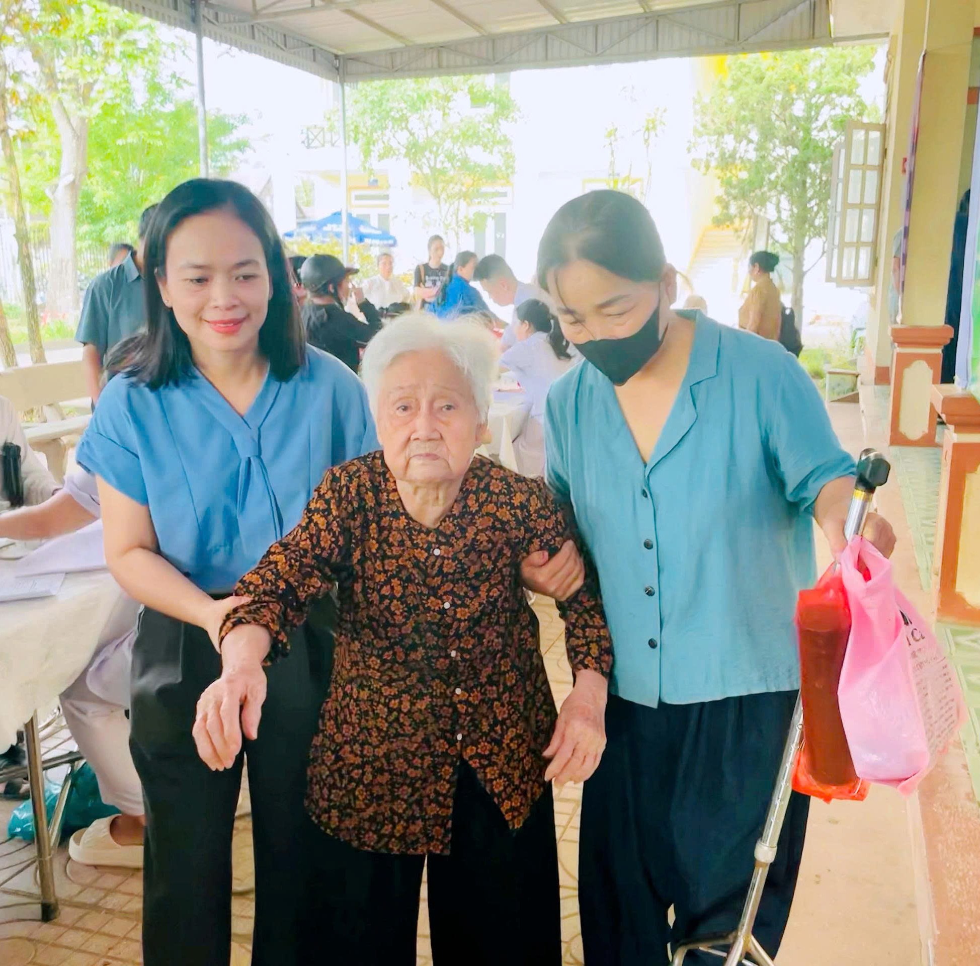 Hơn 15.000 người dân Nghệ An được khám sức khỏe miễn phí trong ngày đầu ra quân- Ảnh 8.