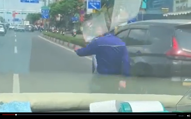 CSGT xác minh clip 2 người đàn ông rượt đuổi, đánh nhau trên đường ở TPHCM