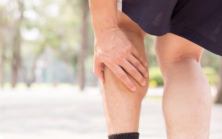 Đừng chủ quan với đau nhức chân: Cảnh giác nguy cơ tắc động mạch