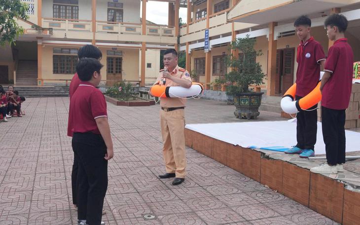 Cứu sống người đàn ông 69 tuổi đuối nước nguy kịch- Ảnh 2.