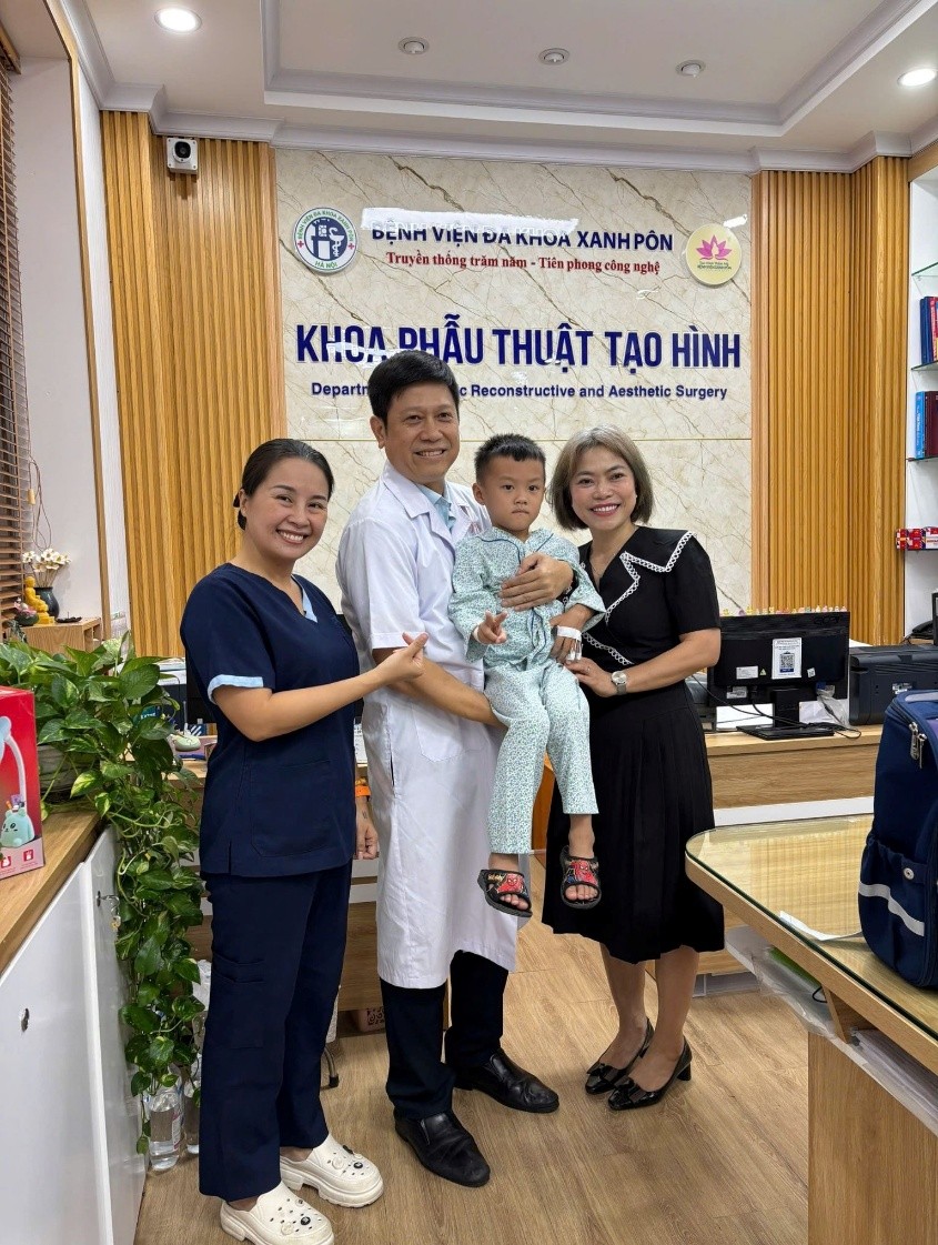 6a0b56b490127-1779156875450-17791568756311185478777 20 năm khoa Phẫu thuật tạo hình, Bệnh viện Xanh Pôn: Chữa lành khuyết hổng, rẽ hướng hàng vạn cuộc đời khiếm khuyết- Ảnh 5.