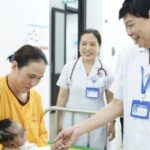 Bé gái 4 tháng tuổi mắc bệnh da hiếm gặp, viêm phổi tái diễn được điều trị ổn định