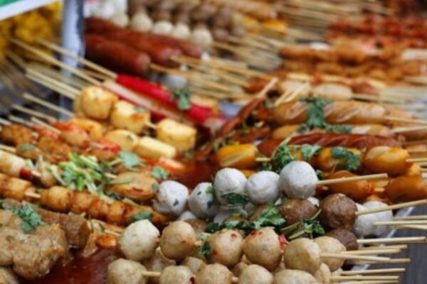 Những món ăn bán cổng trường phụ huynh cần lưu ý