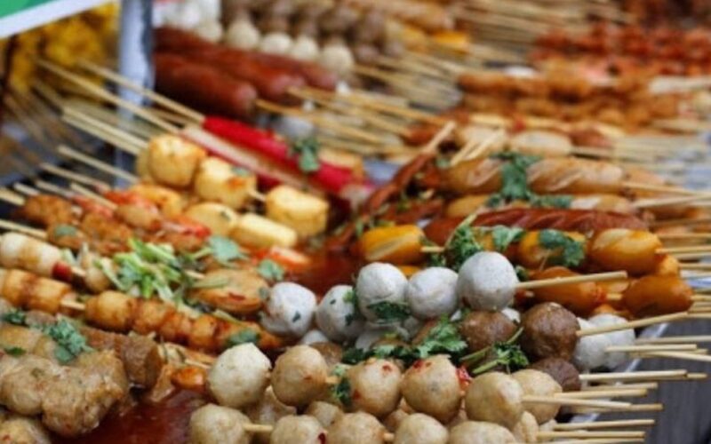 Những món ăn bán cổng trường phụ huynh cần lưu ý