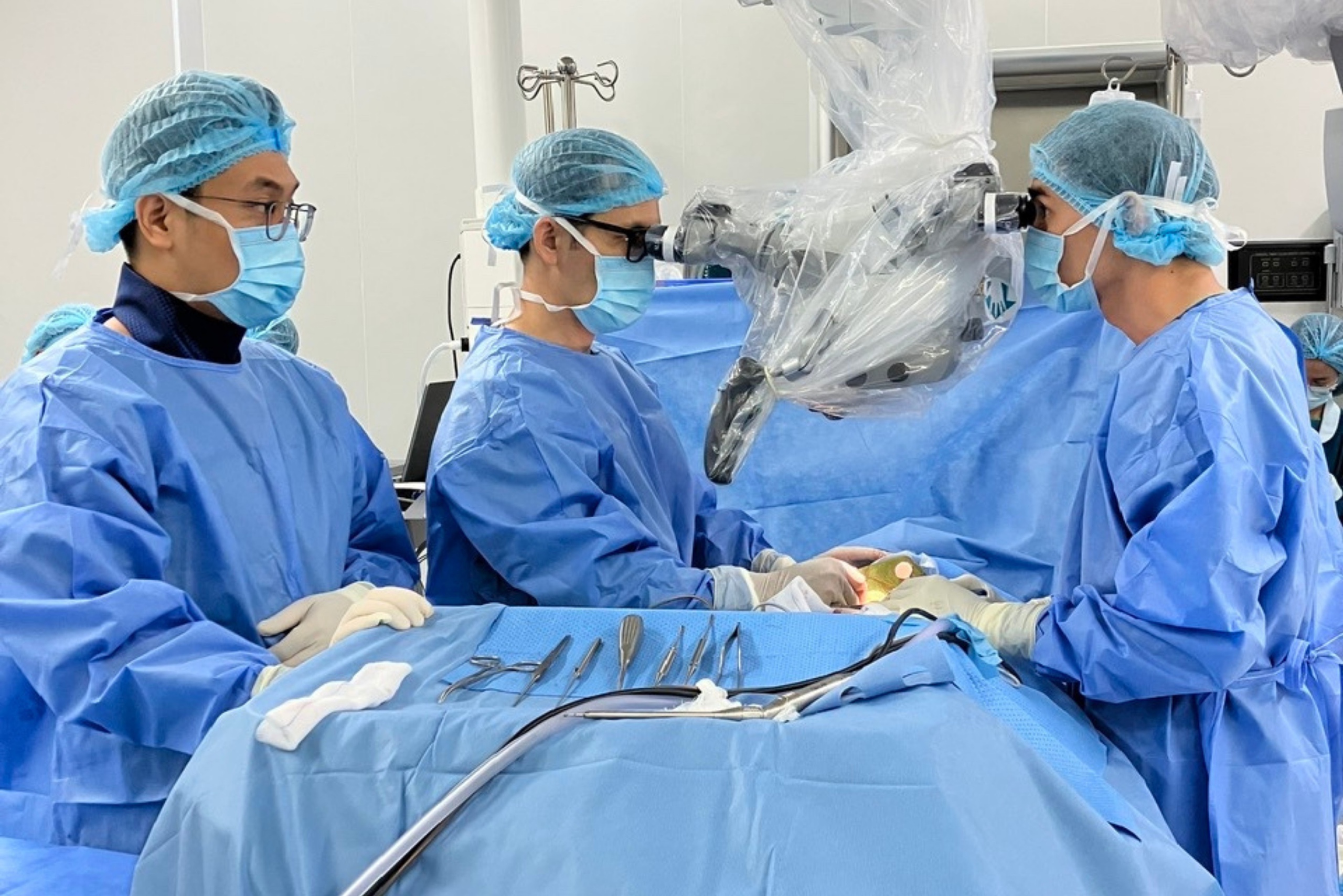 anh-1-1780625975312804487558 Lựa chọn Việt Nam mổ u não, bệnh nhân Campuchia phục hồi khả năng vận động và giao tiếp chỉ sau 6 ngày- Ảnh 1.