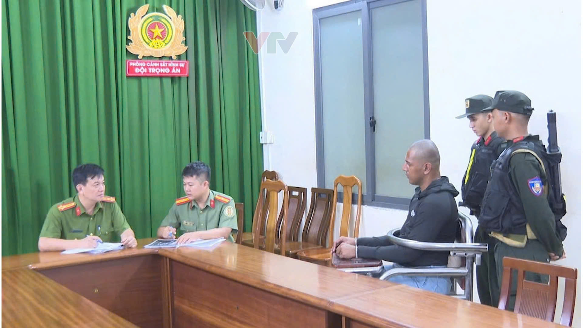Bắt giữ hai nghi phạm bắn 2 người ngay trung tâm TPHCM- Ảnh 7.