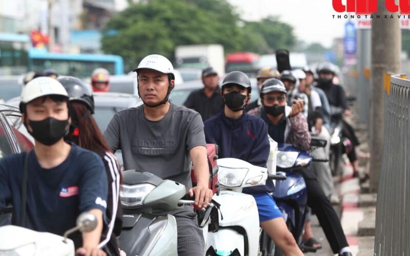 Hà Nội dự kiến các mức hỗ trợ người dân chuyển xe máy xăng sang xe điện