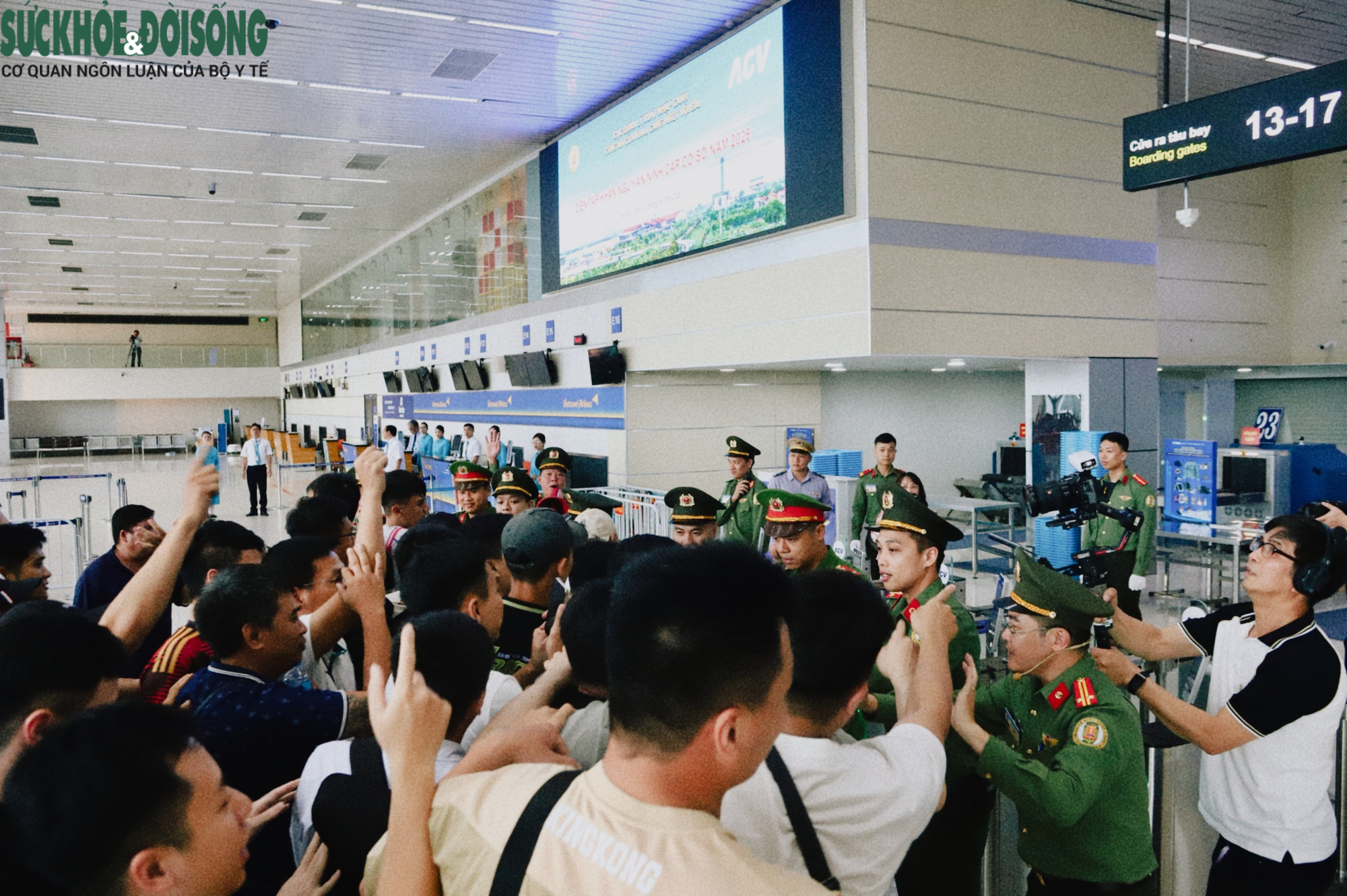 base64-1779359427728922593222 Diễn tập xử lý tình huống khẩn nguy an ninh sân bay- Ảnh 4.