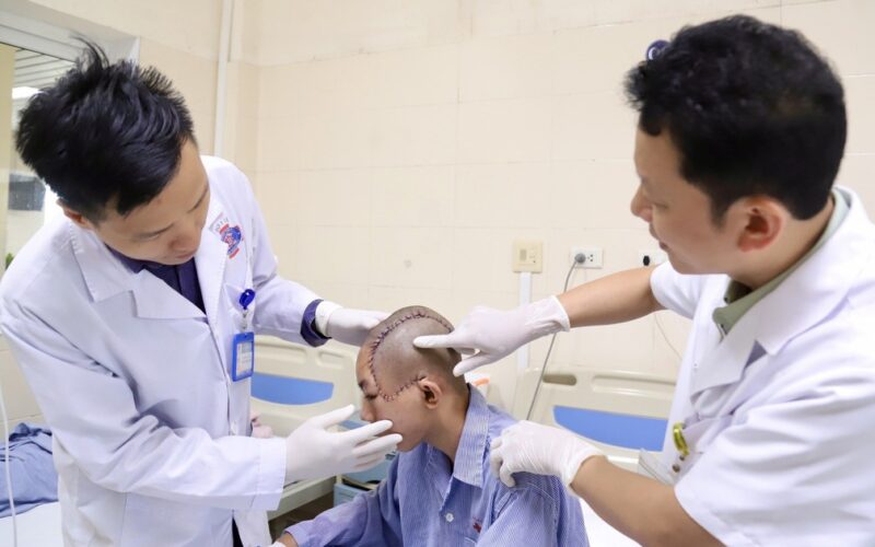 Từ khoản tạm ứng 2 triệu đồng đến ca mổ ở Bệnh viện K hồi sinh tương lai cho thiếu niên mắc ung thư da