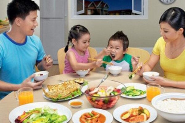Tăng sức đề kháng cho trẻ trong ngày hè bằng bữa ăn hàng ngày