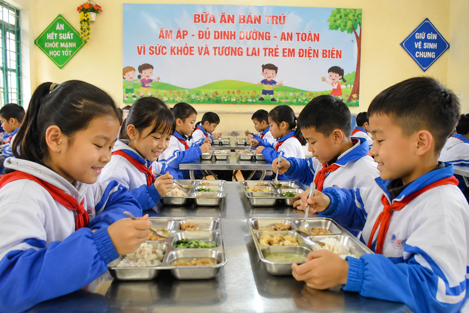 bua-an-hoc-duong-dien-bien-1780236584973957646753 Phối hợp liên ngành tổ chức bữa ăn học đường tỉnh Điện Biên- Ảnh 1.