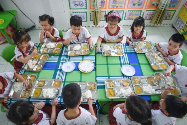 Từ 400 thực đơn bữa ăn học đường đến bài toán dinh dưỡng trẻ em Việt
