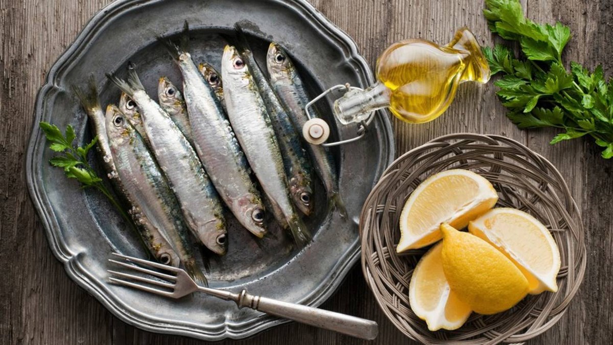 ca-beo-oily-fish-la-ca-gi-cac-tac-dung-cua-ca-beo-1-1200x676-1780308715257574180389 Thực đơn cho người bệnh cường giáp- Ảnh 2.