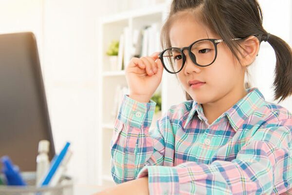 Những thói quen giúp trẻ giảm nguy cơ cận thị