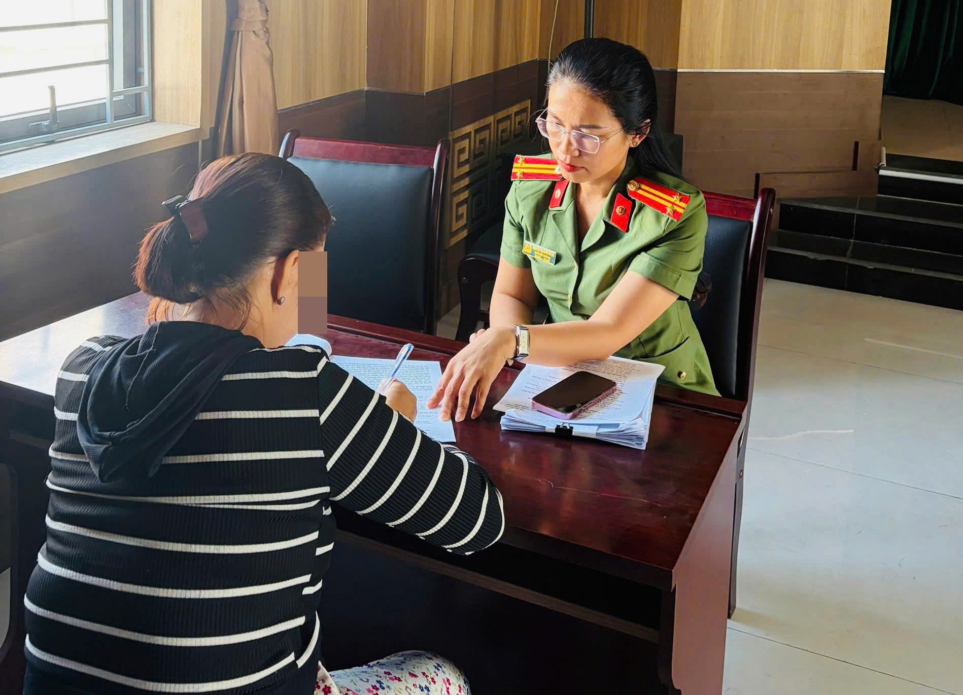 Xử phạt gần 370 triệu đồng với 7 đối tượng bán trái phép tài khoản ngân hàng- Ảnh 1.