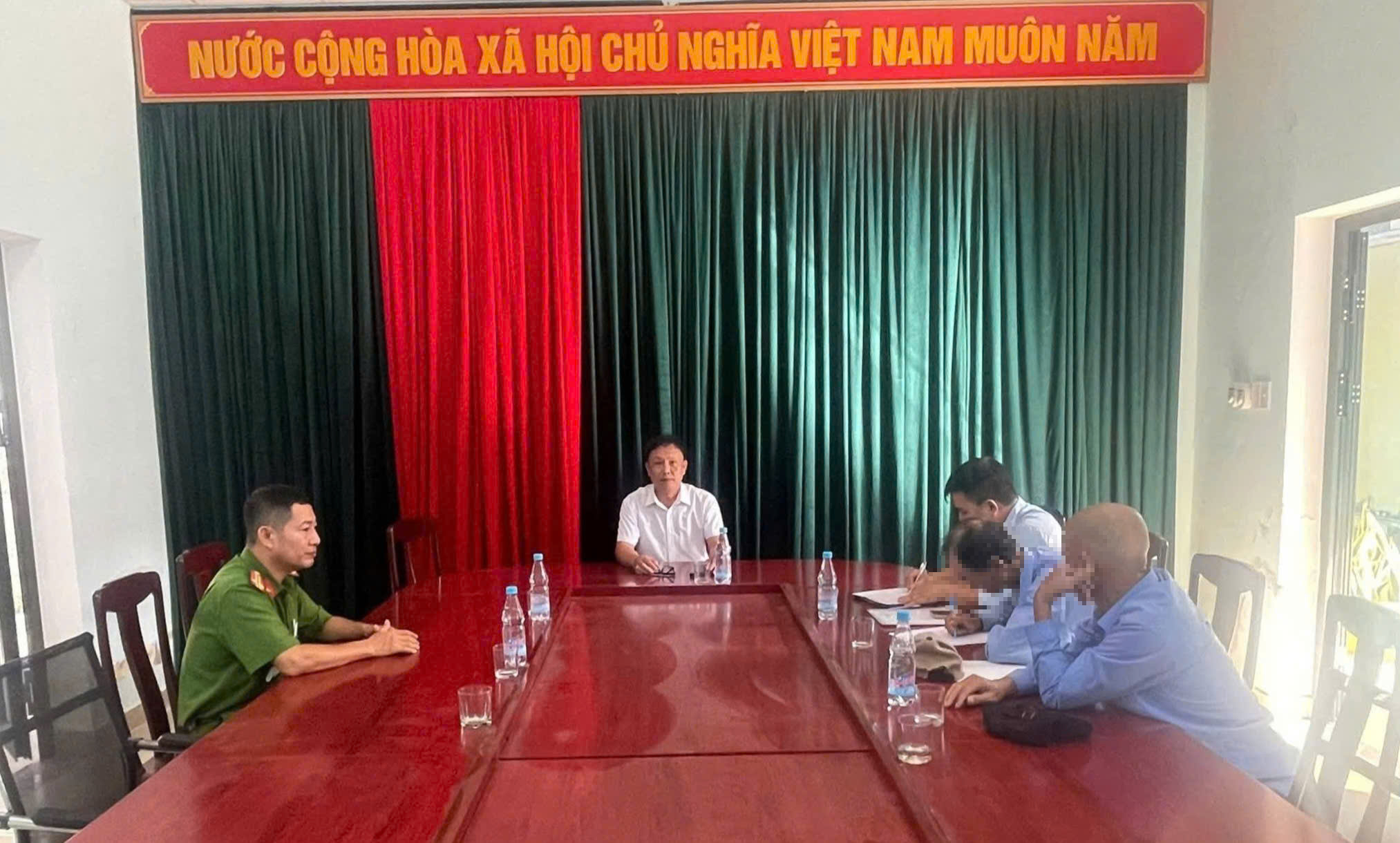 Huế chấn chỉnh tài xế xích lô chèo kéo khách, tăng cường kiểm tra phục vụ du lịch- Ảnh 1.