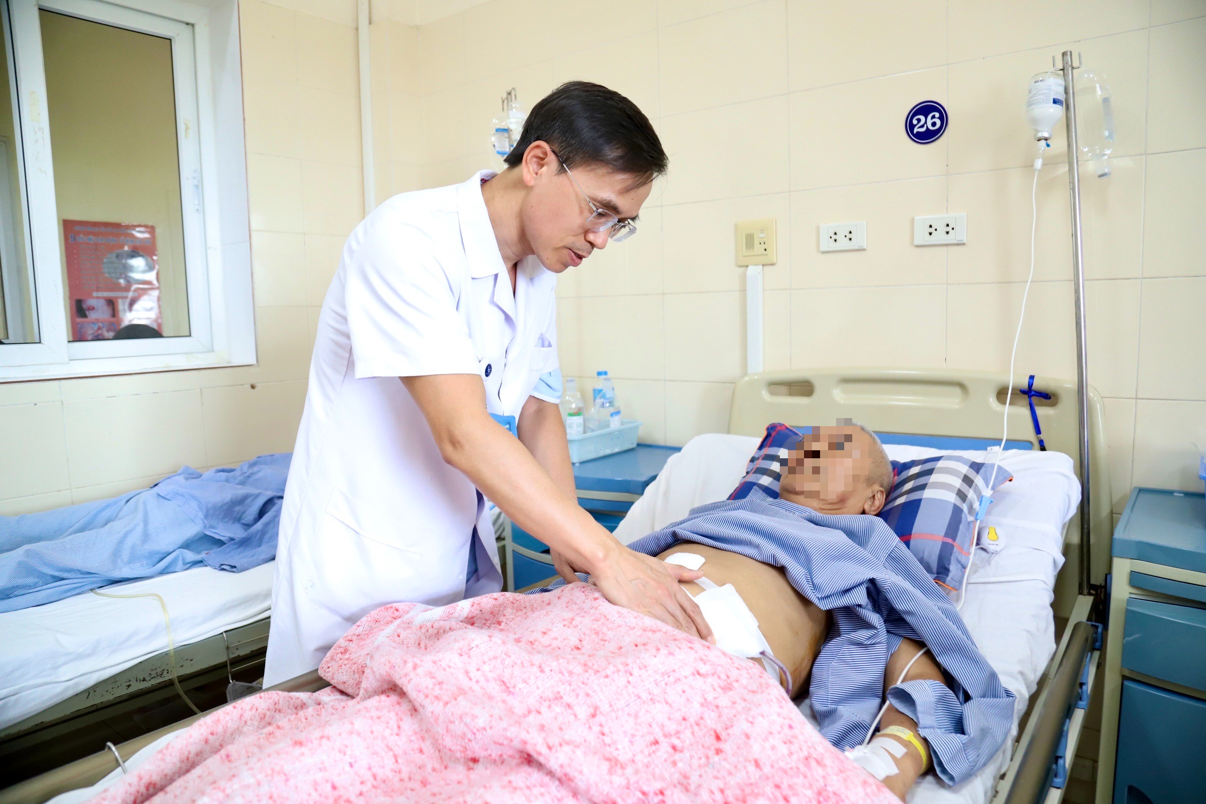 edit-ung-thu-dai-trang-1779114358184630231860 Cụ ông 74 tuổi vẫn quyết tâm chiến đấu với ung thư trực tràng- Ảnh 2.