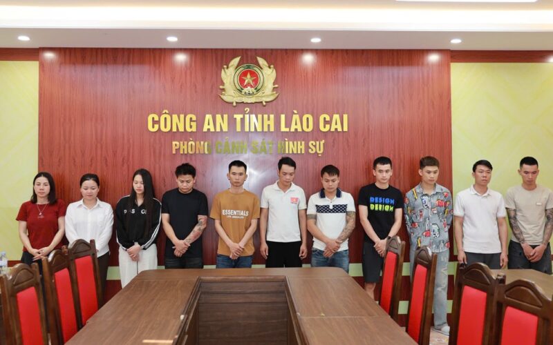 Bắt 11 đối tượng lừa đảo bằng trò ‘đổ thạch’ online