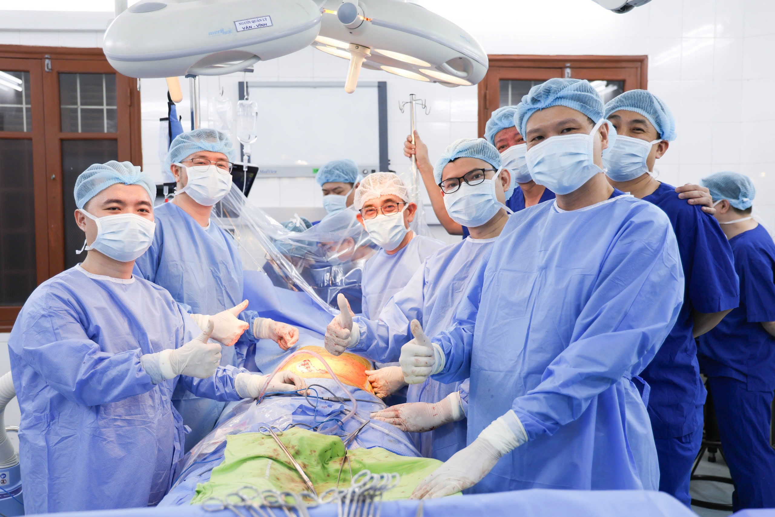 ghep-tang-tai-benh-vien-huu-nghi-viet-tiep-1779697612064779017477 Bệnh viện Hữu nghị Việt Tiệp thực hiện ca ghép thận đầu tiên từ người hiến chết não- Ảnh 4.
