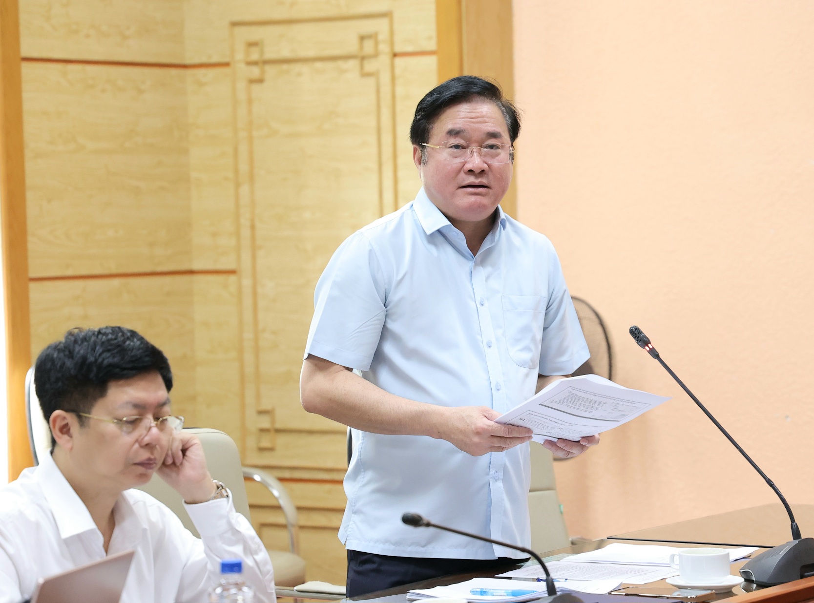 hoang-minh-duc-phong-benh-1779422359388706586775 WHO cảnh báo khẩn cấp về Ebola, Bộ Y tế họp trực tuyến toàn quốc về giám sát, phòng chống dịch- Ảnh 2.