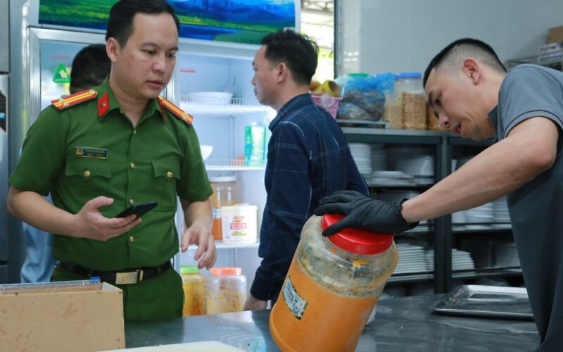 Kiểm tra hơn 1.500 cơ sở, xử phạt hơn 1,1 tỷ đồng vi phạm an toàn thực phẩm