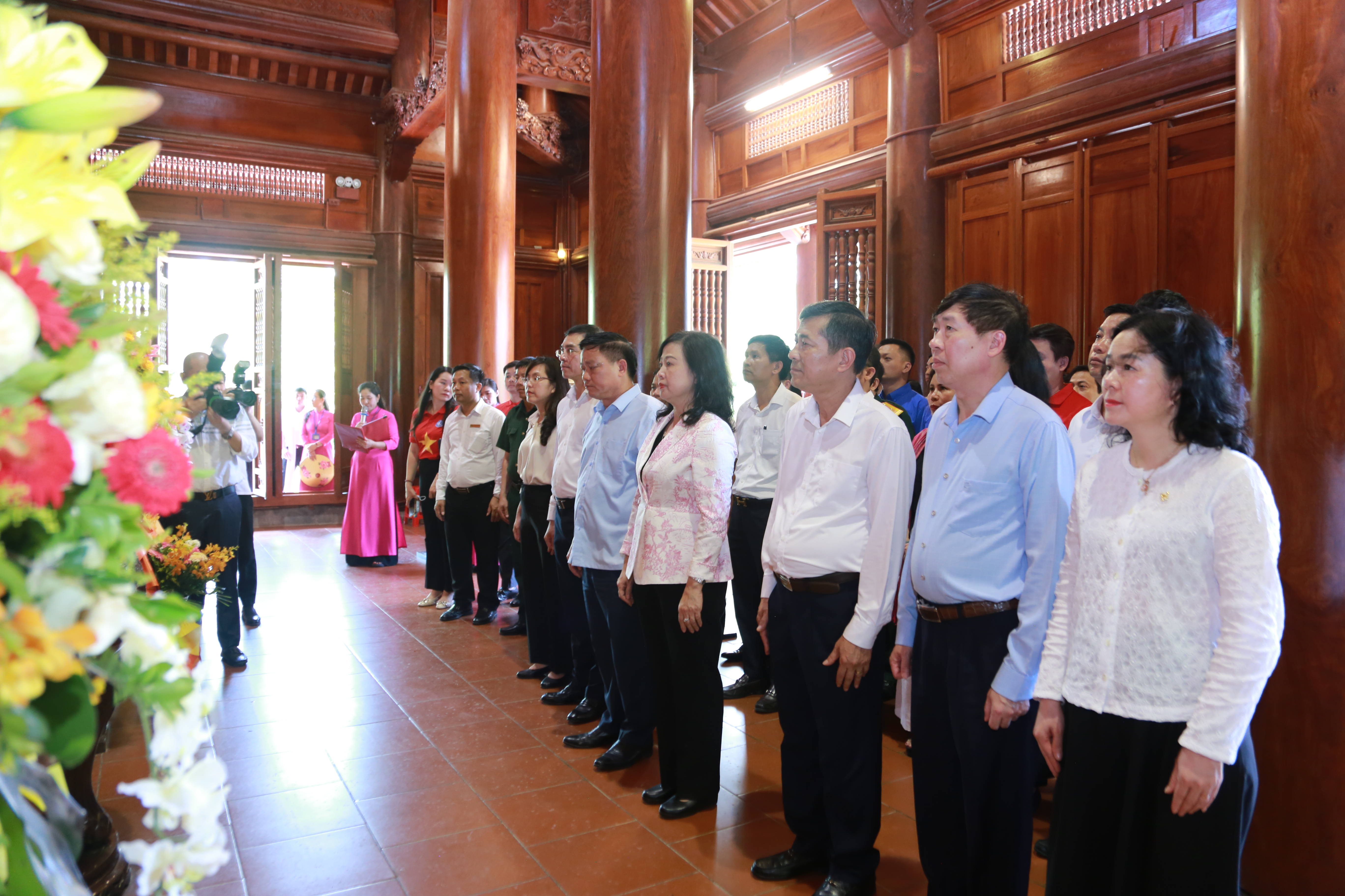 img3296jpg-17789183859481922881920 Bộ trưởng Bộ Y tế Đào Hồng Lan dâng hương tưởng niệm Chủ tịch Hồ Chí Minh- Ảnh 4.