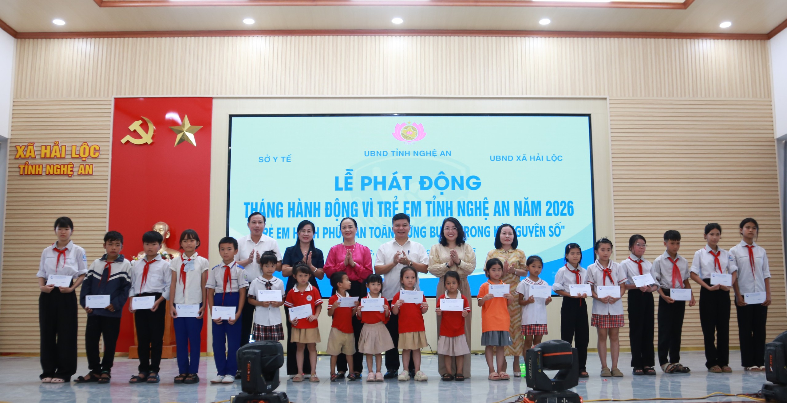img4093jpg-17797629343242138159614 Trẻ em cần được bảo vệ cả ngoài đời thực lẫn trên không gian mạng- Ảnh 4.