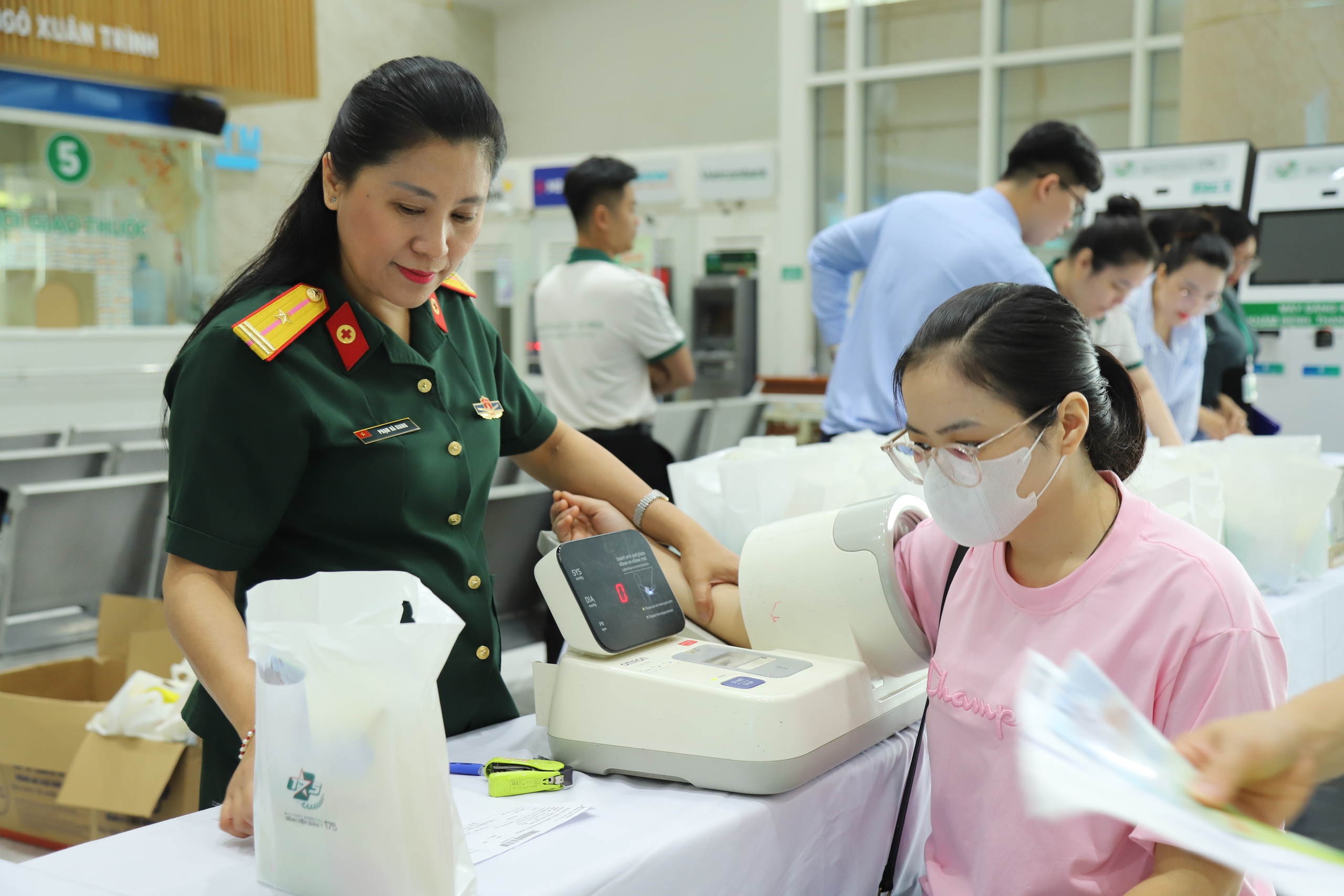 Toàn bộ bệnh viện đa khoa ở TPHCM sẽ có khu khám sức khỏe miễn phí- Ảnh 1.