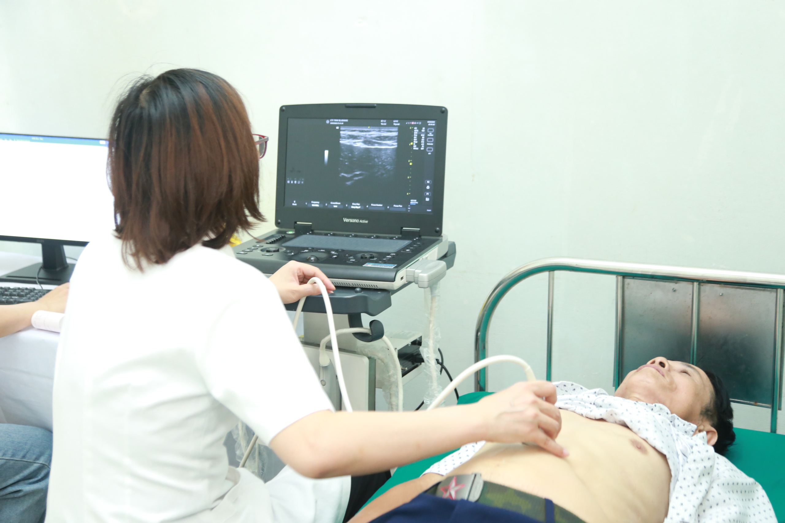 kham-a-1778912355085634193570 Bộ trưởng Đào Hồng Lan: Chăm sóc sức khỏe người dân từ sớm, từ xa và ngay tại cơ sở- Ảnh 14.