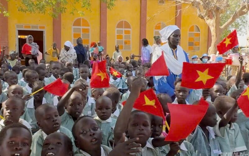 Giữa vùng đất khô cằn Abyei, người lính mũ nồi xanh Việt Nam ‘gieo mầm’ nhân ái