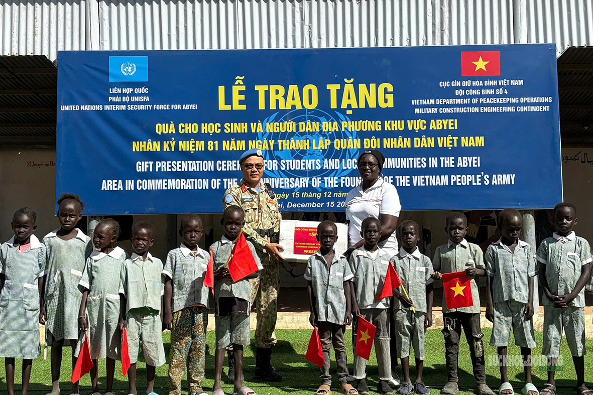 lan-taa-gia-tri-nhan-van-viet-nam-giua-vung-dat-abyei-7-1779065342546363765270 Giữa vùng đất khô cằn Abyei, người lính mũ nồi xanh Việt Nam 'gieo mầm' nhân ái- Ảnh 7.