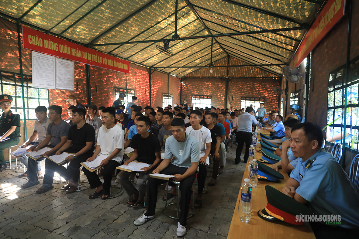 lang-tham-cham-lo-suc-khoe-quan-nhan-du-bi-giua-thao-truong-dien-tap-11-1778727299344825929766 Lặng thầm chăm lo sức khỏe quân nhân dự bị giữa thao trường diễn tập- Ảnh 7.