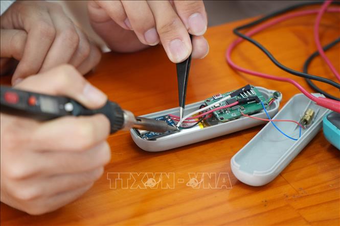 Nhóm học sinh Đồng Nai thiết kế thiết bị giúp xác định chính xác huyệt đạo- Ảnh 2.