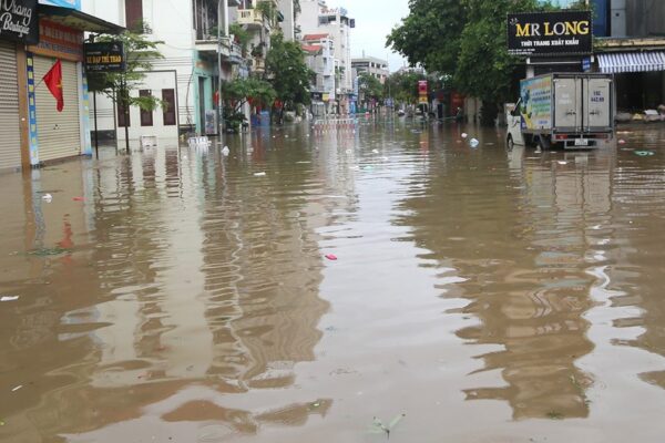 Mưa dông cấp tập đầu mùa gây thiệt hại khoảng 10,2 tỷ đồng