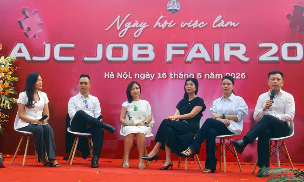 ngay-hoi-2-1778919696946263134207 Hàng nghìn sinh viên hào hứng tìm kiếm cơ hội nghề nghiệp tại AJC Job Fair 2026- Ảnh 1.