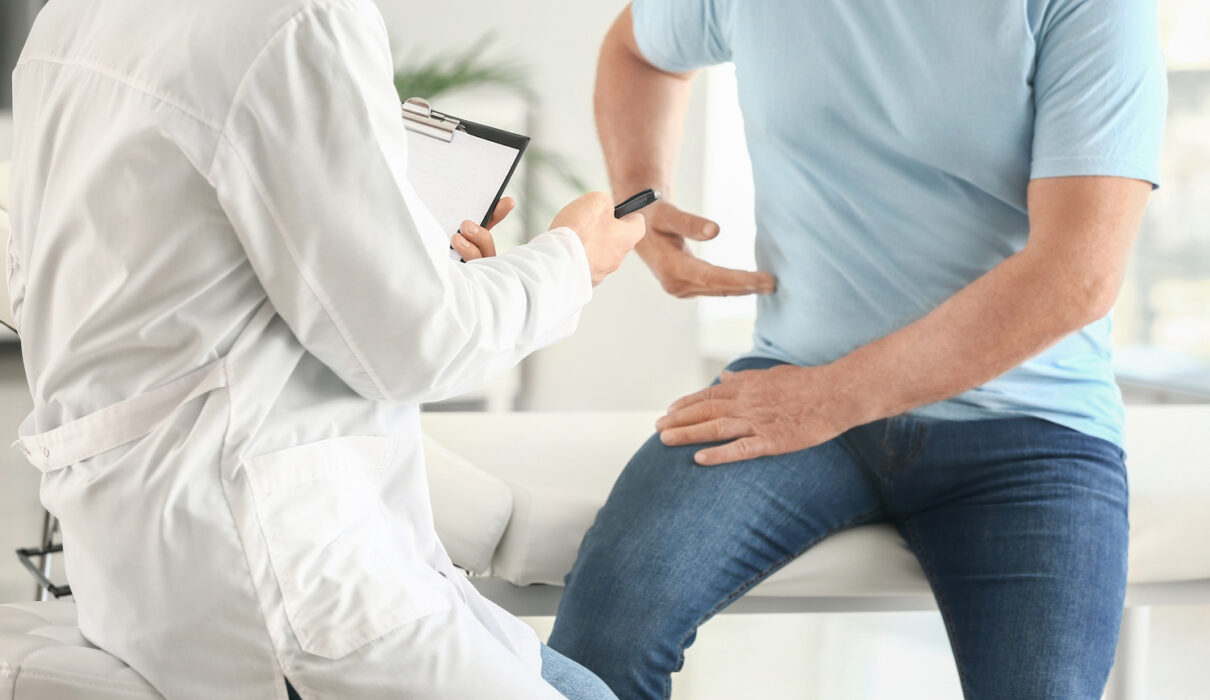 Phì đại tuyến tiền liệt ở nam giới lớn tuổi: Đừng chủ quan với rối loạn tiểu tiện- Ảnh 2.