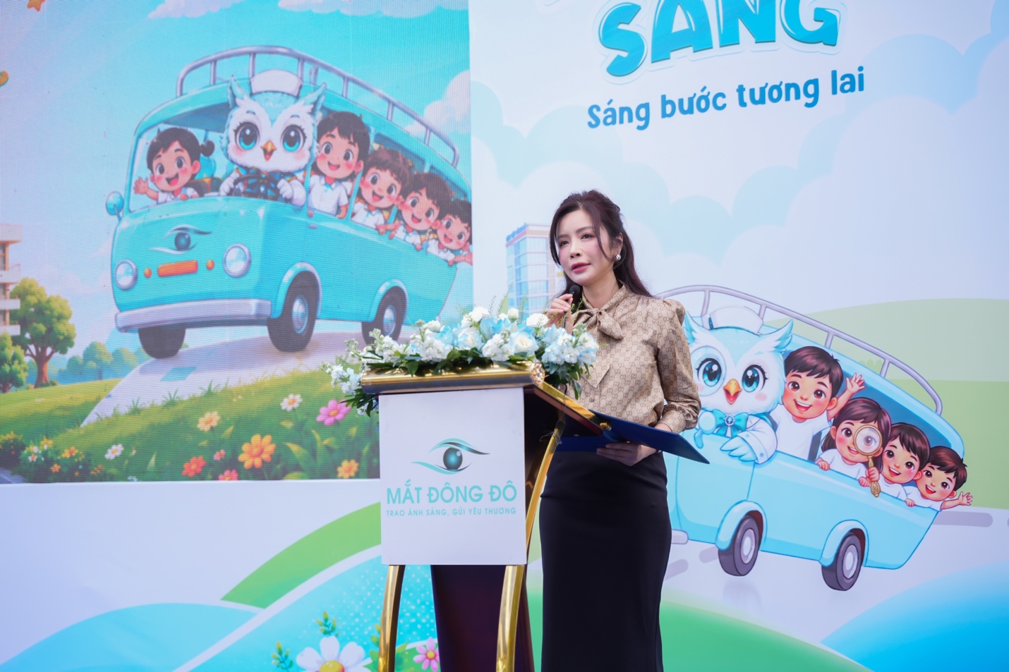 Phía sau những đôi mắt sáng: Khi y học được thắp sáng bằng trái tim- Ảnh 2.