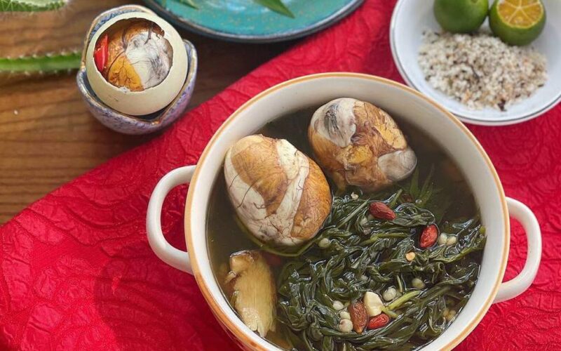 2 món ăn bài thuốc từ trứng vịt lộn giúp bồi bổ khí huyết