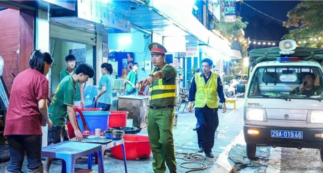 via-he-long-duong-1779363153269232259628 Hà Nội lấy ý kiến về tăng mức phạt với loạt vi phạm lĩnh vực đô thị, giao thông- Ảnh 1.