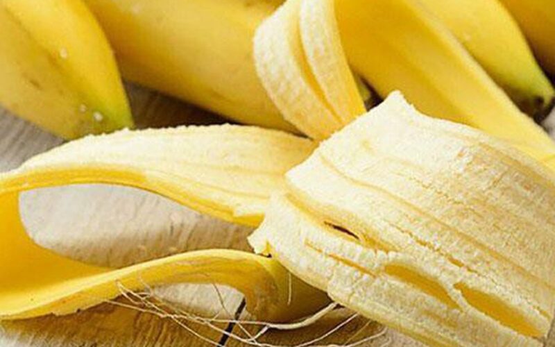 5 cách đơn giản dùng vỏ chuối dưỡng ẩm tóc khô xơ tại nhà