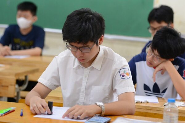 Những vật dụng bị cấm mang vào phòng thi lớp 10 năm 2026