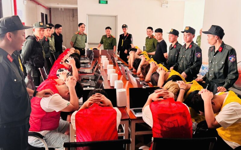 Đột kích khách sạn ở Lào Cai, bắt giữ 19 người Trung Quốc lập ‘ổ’ lừa đảo xuyên biên giới