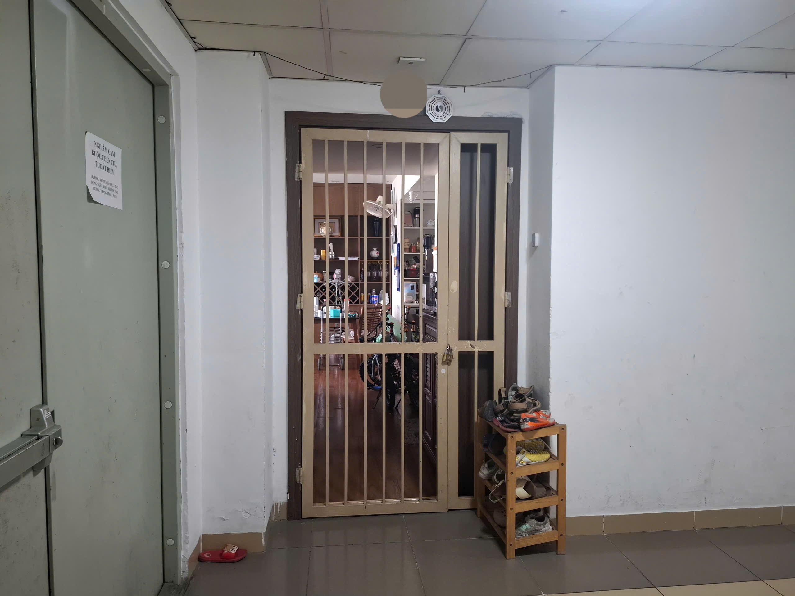 11-17807301267201809628349 Một cuộn túi nilon khiến cả tầng chung cư Hà Nội mất ngủ lúc rạng sáng- Ảnh 2.