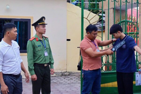 Hà Tĩnh dùng máy quét an ninh phòng gian lận thi cử