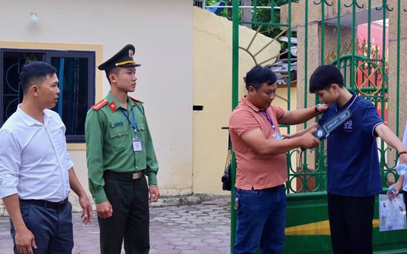 Hà Tĩnh dùng máy quét an ninh phòng gian lận thi cử
