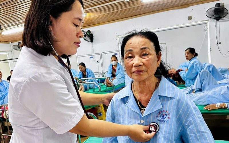Ẩn họa từ những gói thuốc đông y gia truyền được quảng cáo ‘uống là khỏi’