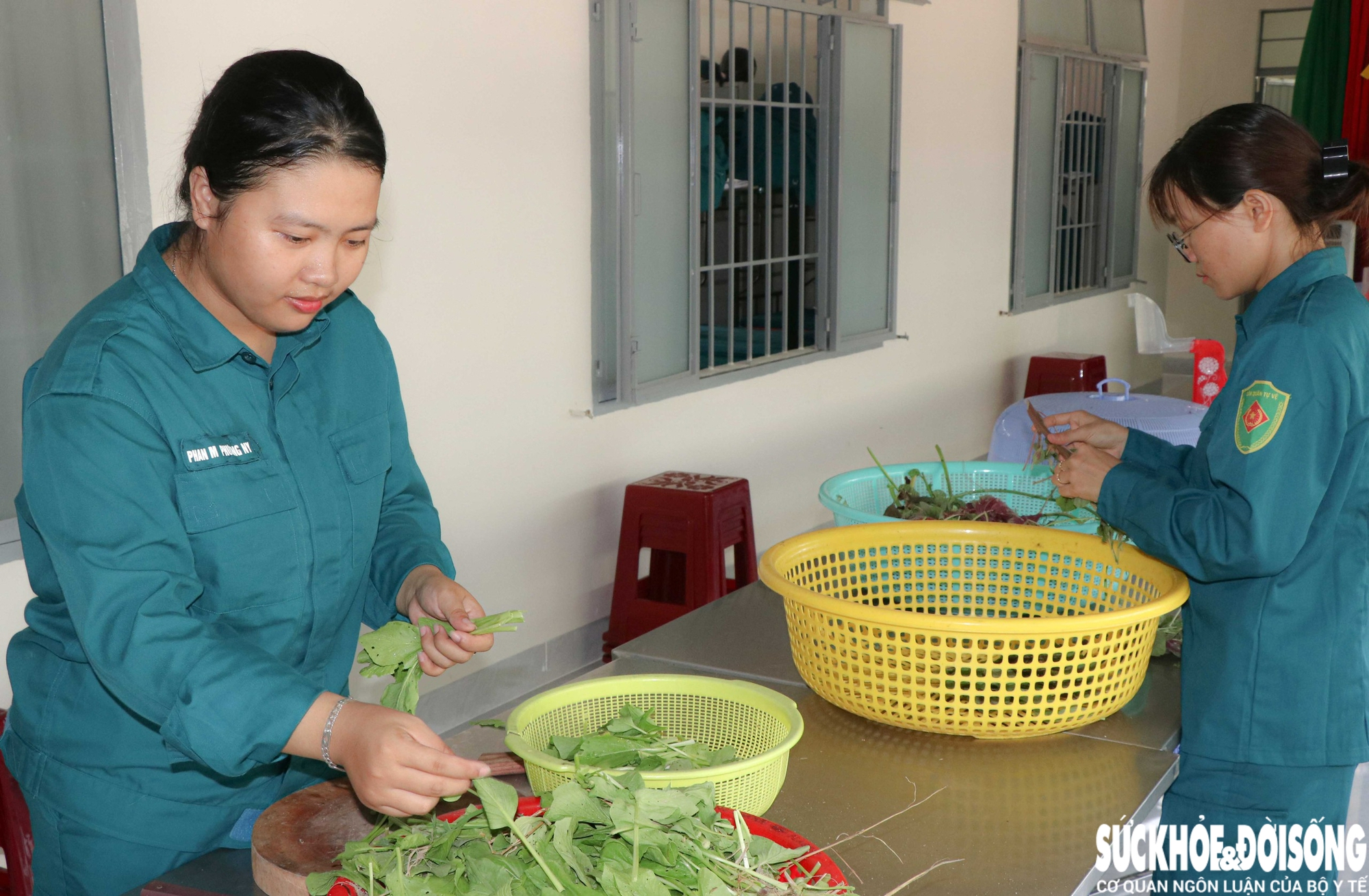 Những 'bóng hồng sao vuông' giỏi thao trường, đảm việc bếp núc- Ảnh 3.