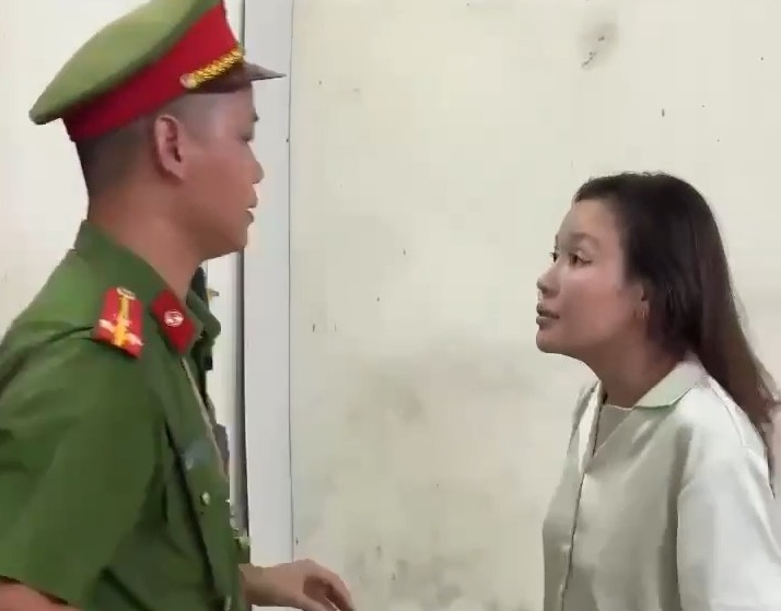 chong-coi-17818465805882146729845 Thái Nguyên: Tạm giữ hình sự nữ đối tượng chống đối, cắn cán bộ công an, từng có tiền án môi giới mại dâm - Ảnh 1.