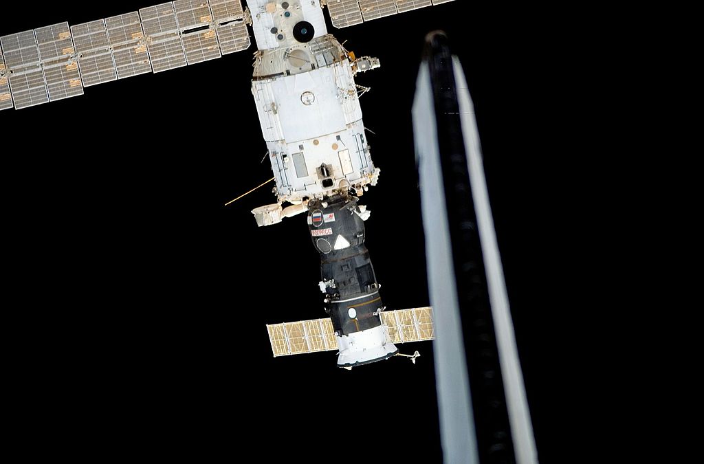 gettyimages-71395189-17818396408131086397376 Căng thẳng giữa các phi hành gia Nga và NASA: Trạm Vũ trụ Quốc tế lâm nguy - Ảnh 1.