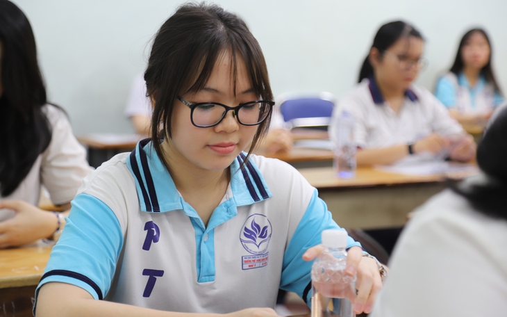 Hơn 500 thí sinh vắng thi môn Ngữ văn tại TPHCM, một thí sinh phải nhập viện cấp cứu- Ảnh 3.